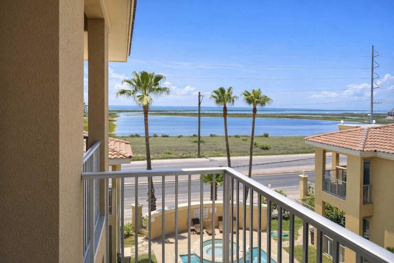 Las Verandas home - image 1