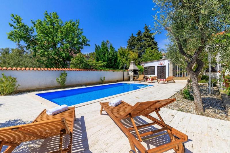 Exclusive Pool Escape Near Sea - Happy Rentals - image 27