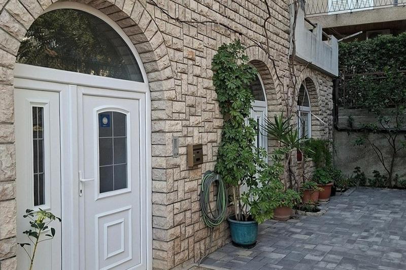 Apartments with parking space Makarska - 25328 - image 1