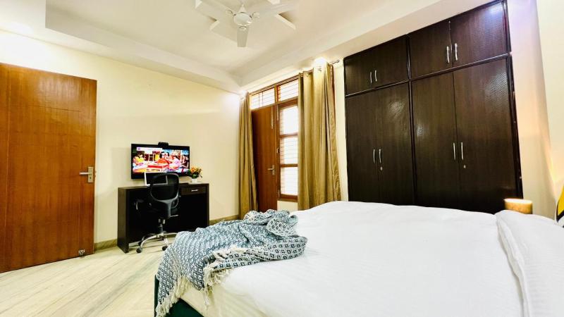 BluO Modern 3BHK Rohini -Balcony Lift  Parking - image 11