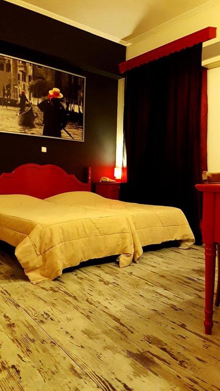 Double or Twin Room image 4