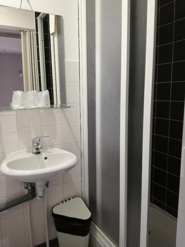 Twin Room image 4