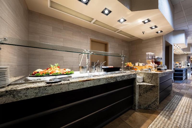 DoubleTree By Hilton Houston Hobby Airport - image 16