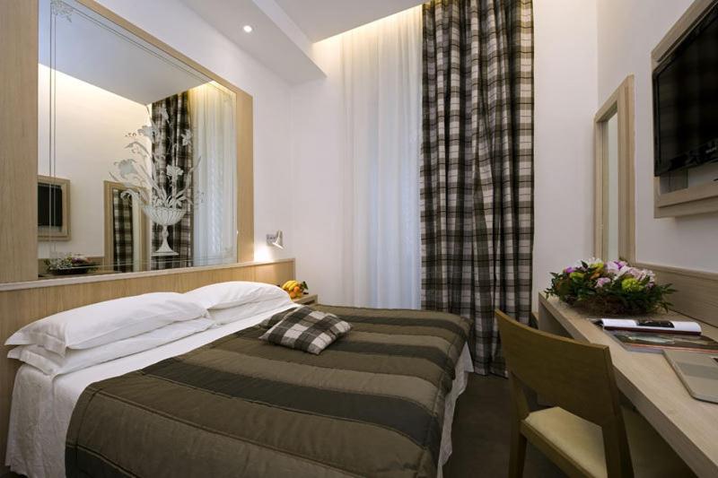 Double or Twin Room image 3