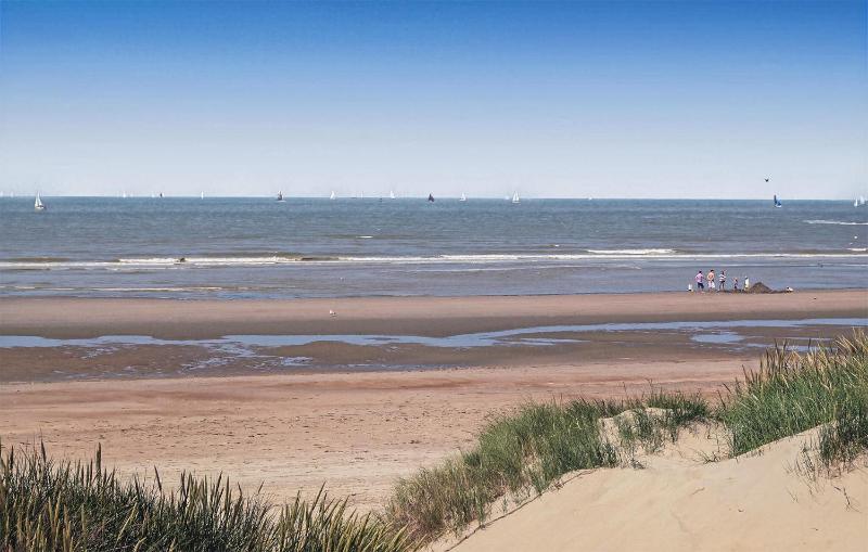 Stunning Home In Oostduinkerke With Wifi - image 2