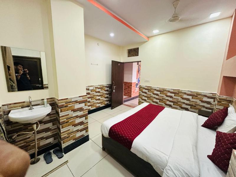 Hotel Srinivas - image 11