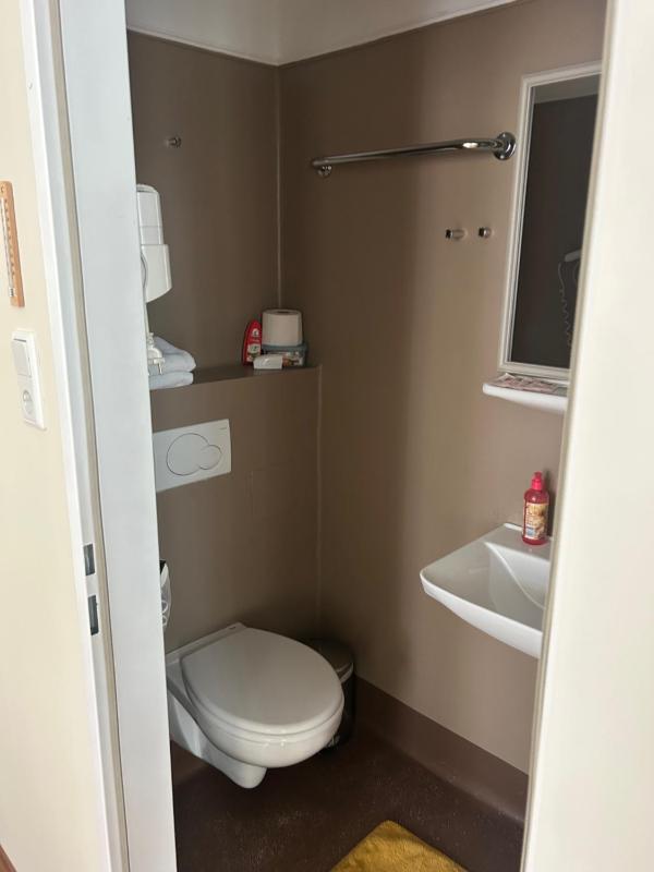 K+T Boardinghouse - image 11