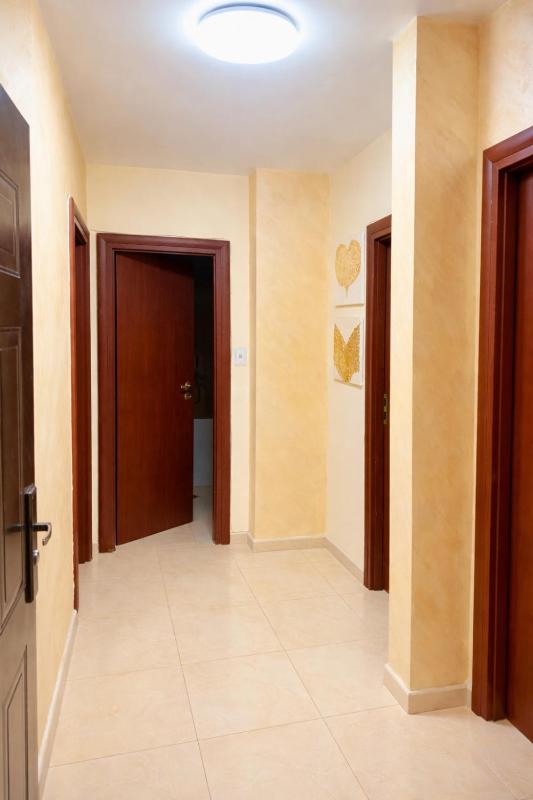 Prime Apartment & Private Parking - image 8