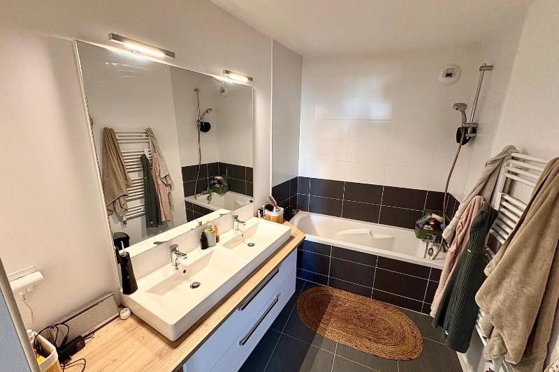 Family apartment with terrace and view of Nantes - image 2
