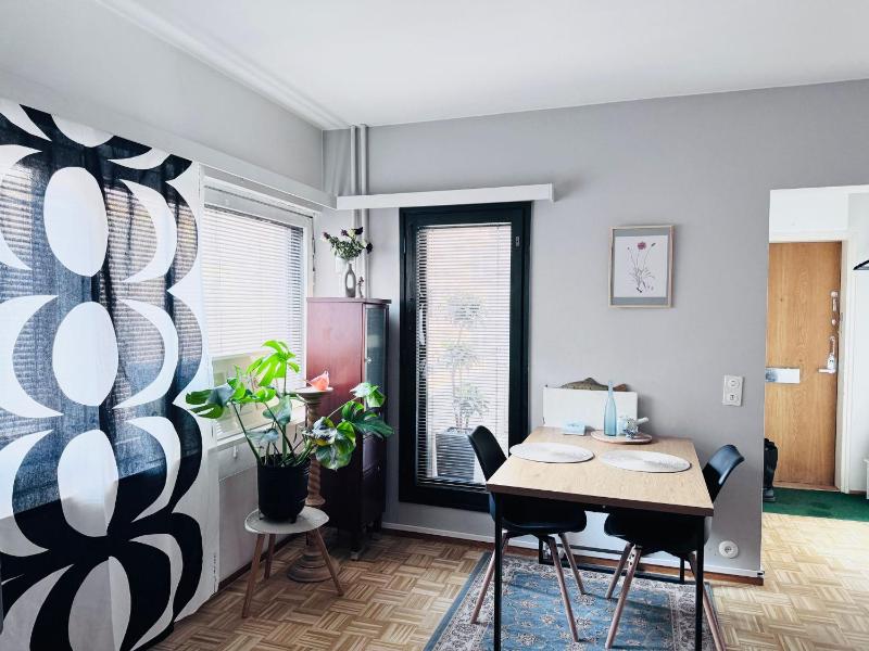 Peaceful Artsy Home Stay - image 8