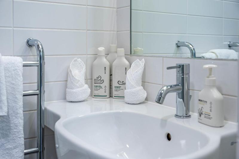 Central Luxury Apartment 205 - image 28