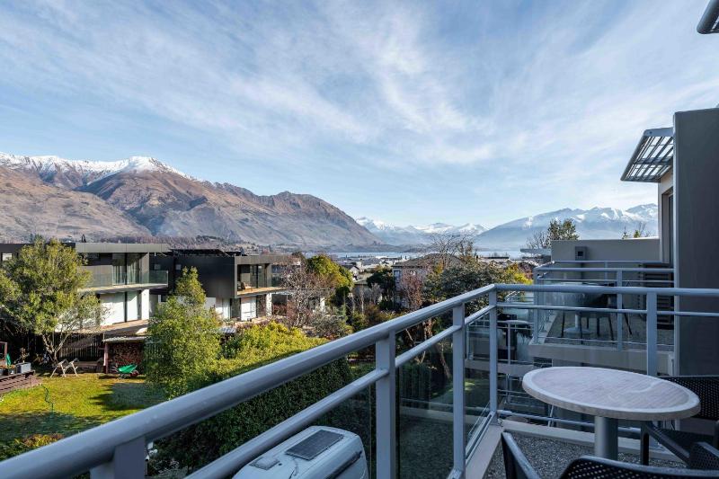 Central Luxury Apartment 205 - image 36