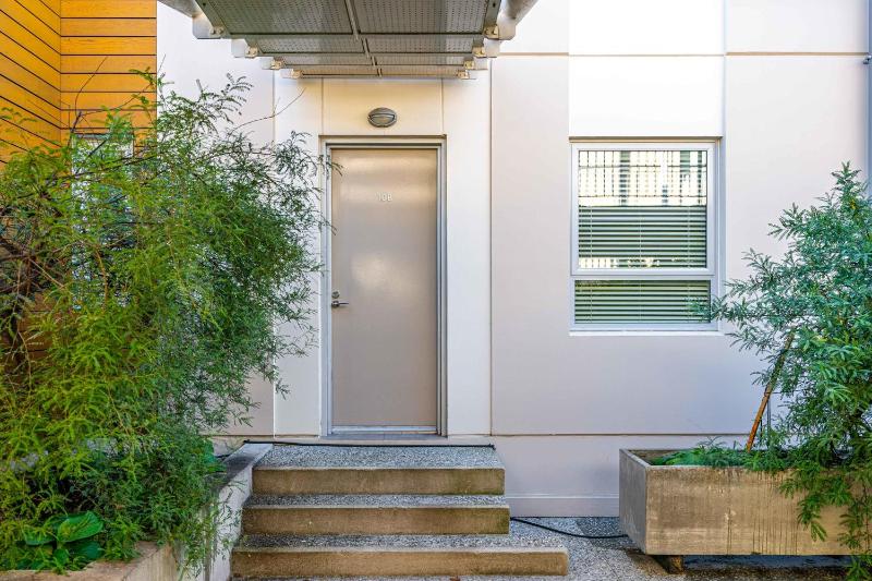 Central Luxury Apartment 108 - image 35