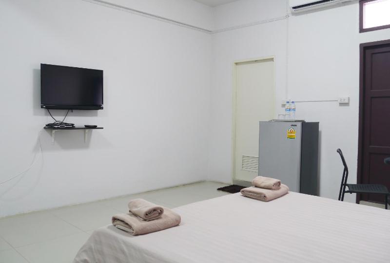 Standard Double Room image 4