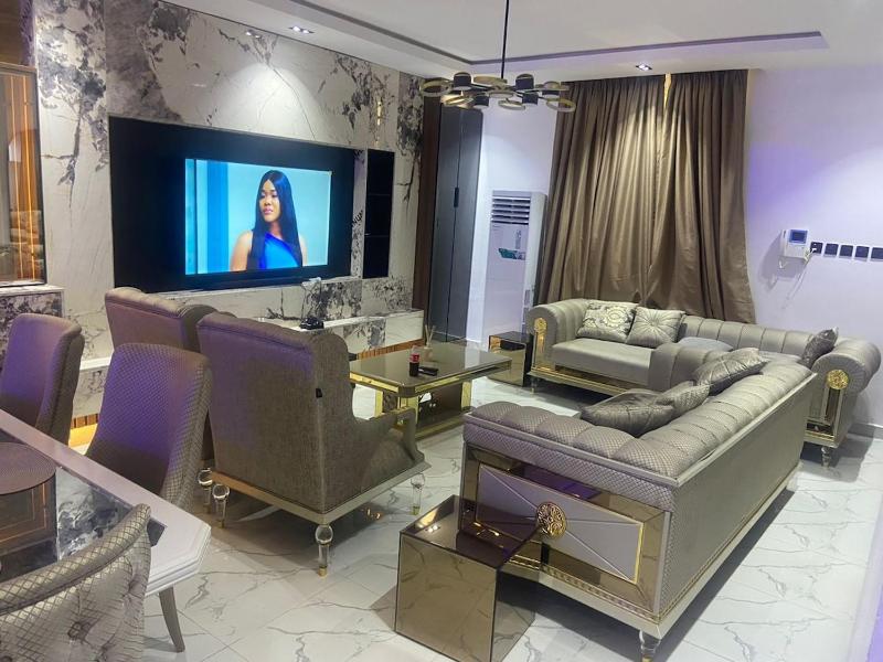 Self Compound Detached Cozy 3BR Osapa Lekki - image 1