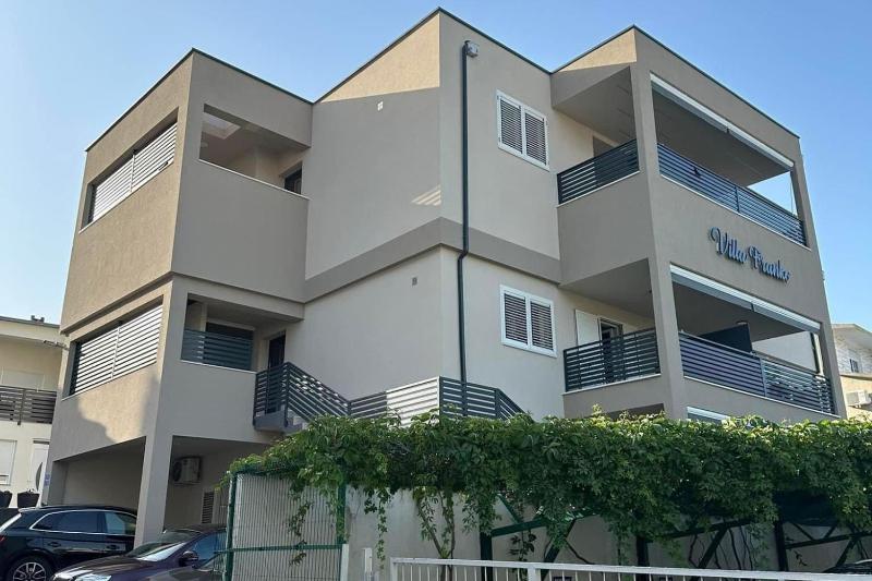 Apartments with parking space Baska Voda Makarska - 23599 - image 1