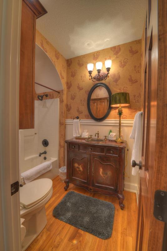 Deluxe Queen Room with Fireplace image 4