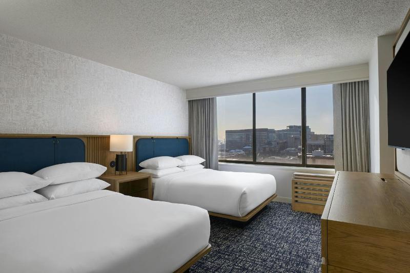 Sheraton Philadelphia University City Hotel - image 2