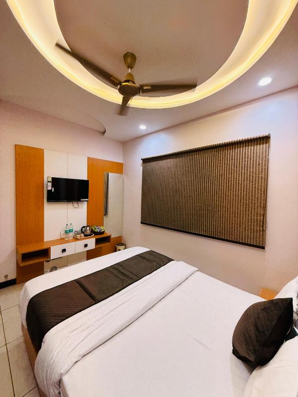 Hotel Hira Palace - image 4