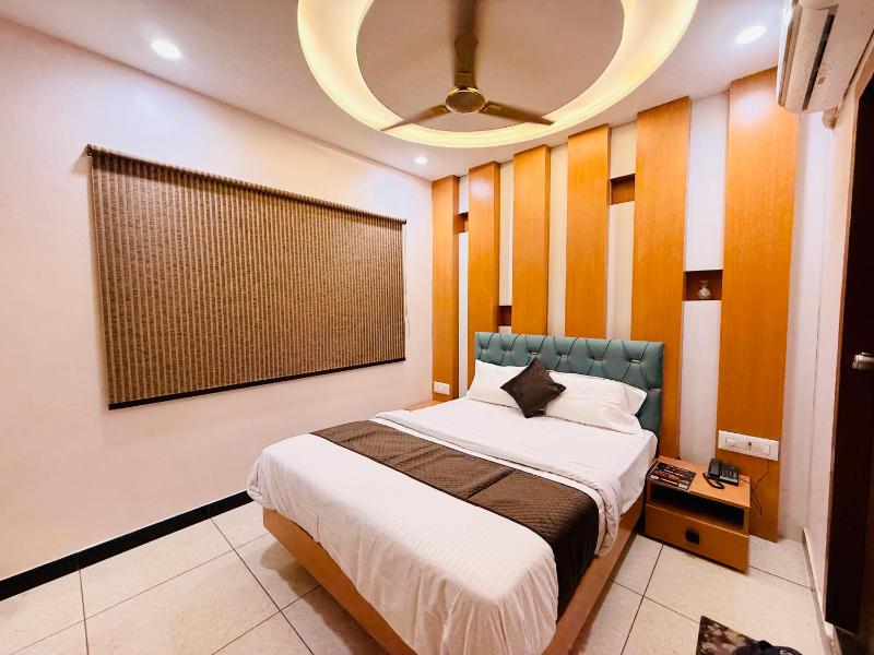 Hotel Hira Palace - image 25