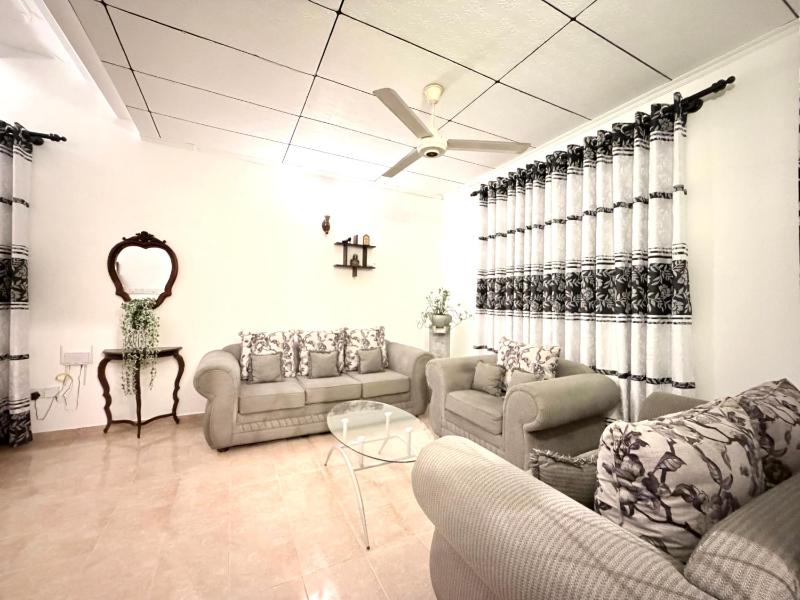 Home Stay Residence - Near Airport - image 10