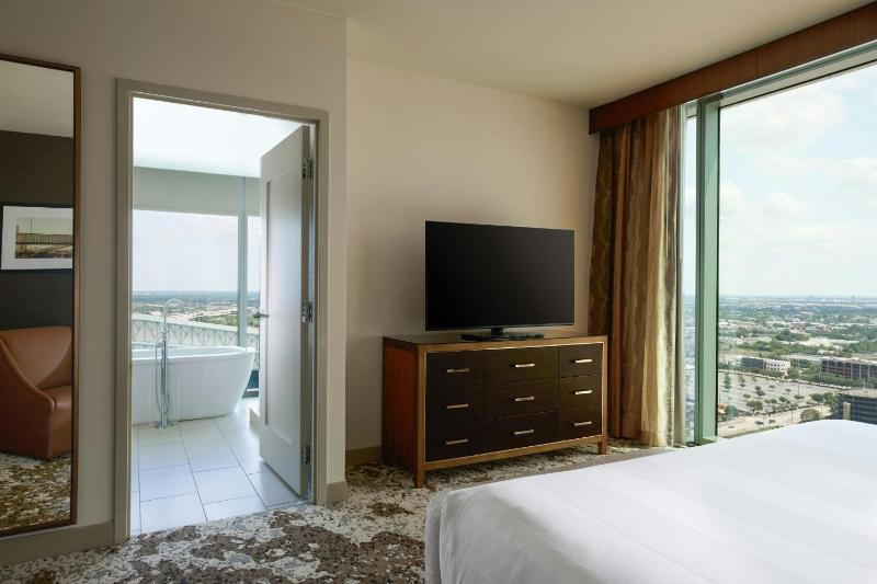 Marriott Marquis Houston - image 42