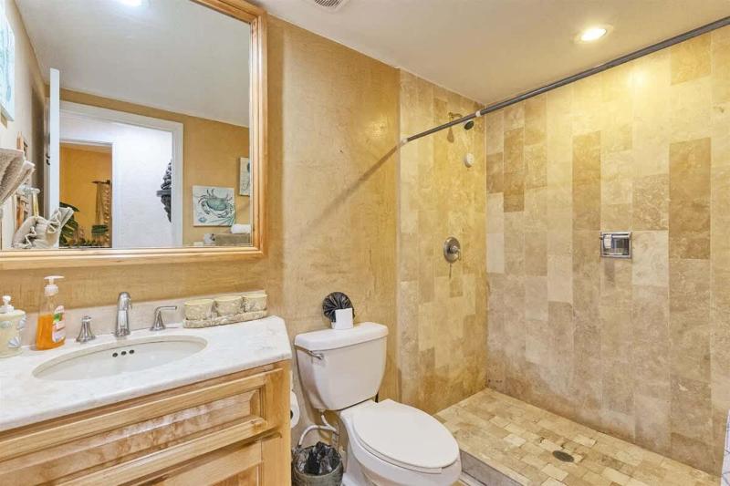 Stunning Views in 2nd Level Condo Princesa B-203 - image 8