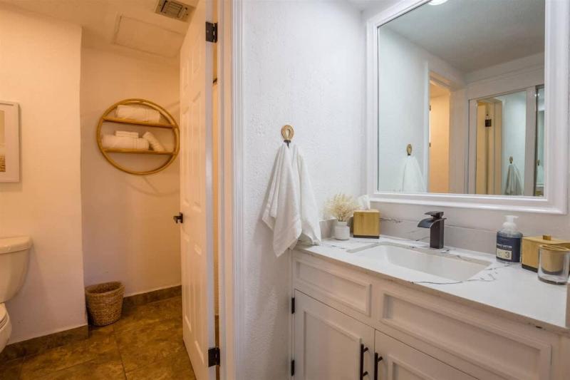 Ground Level Condo near Pool Princesa B-101 - image 3