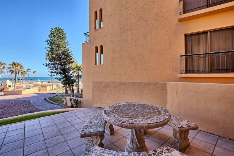 Ground Level Condo near Pool Princesa B-101 - image 27
