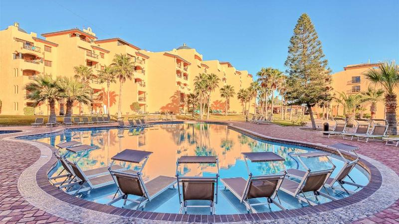 Cozy Sandy Beach Condo Pool Princesa A-302 - image 4