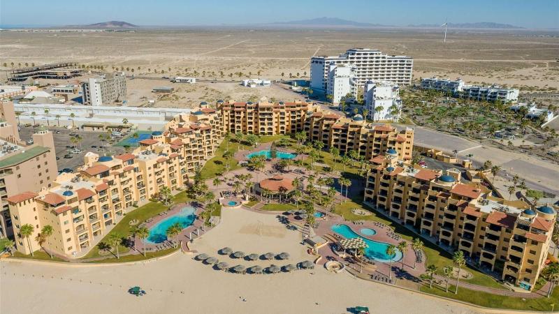Cozy Sandy Beach Condo Pool Princesa A-302 - image 8