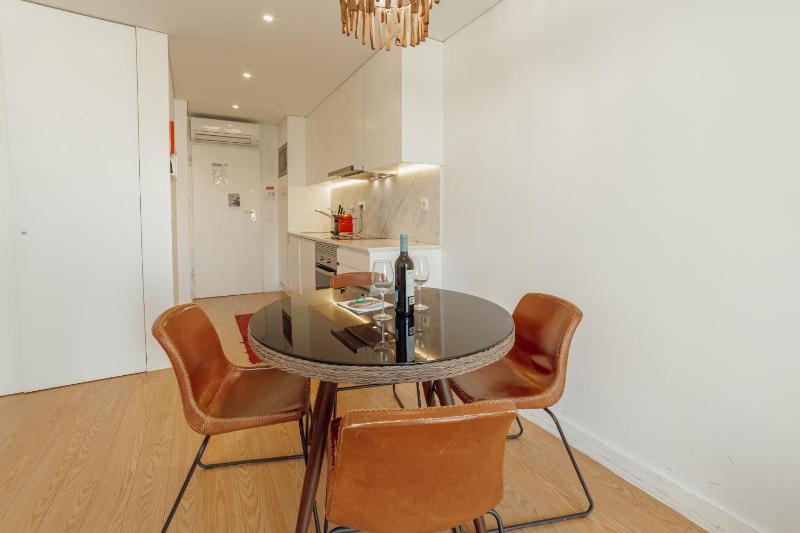 Downtown Bright Apartment With Balcony by Vacationy - image 5