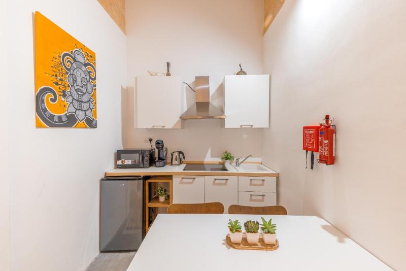 Central 1BR apartment near St John's CoCathedral - image 10