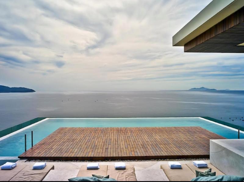 Da Nang Beachfront Apartment Balcony Infinity Pool - image 1