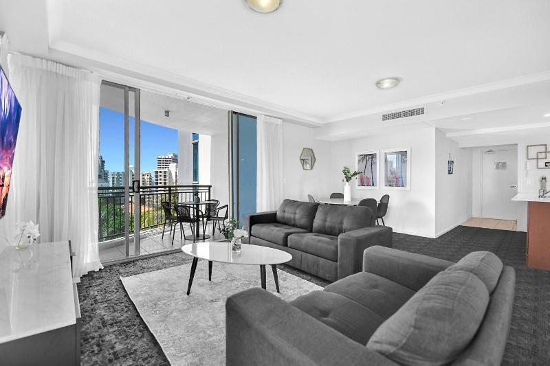 Apt 3082 - Chevron Towers - Surfers Paradise - image 14