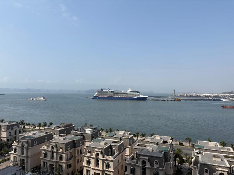 Breathtaking Panoramic Ha Long Bay View - image 10