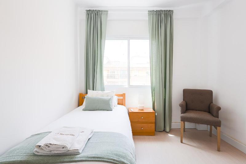 C34 Cosy 4 bdr apt close to Maria Zambrano - image 11