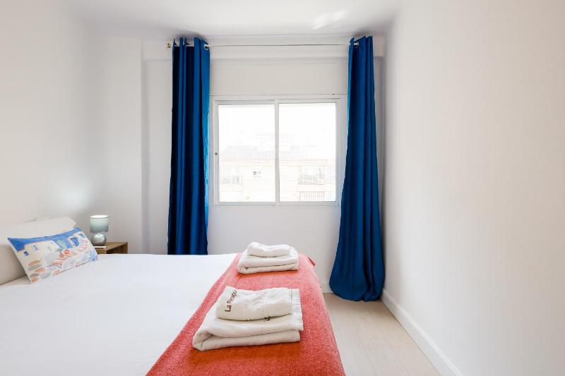 C34 Cosy 4 bdr apt close to Maria Zambrano - image 16
