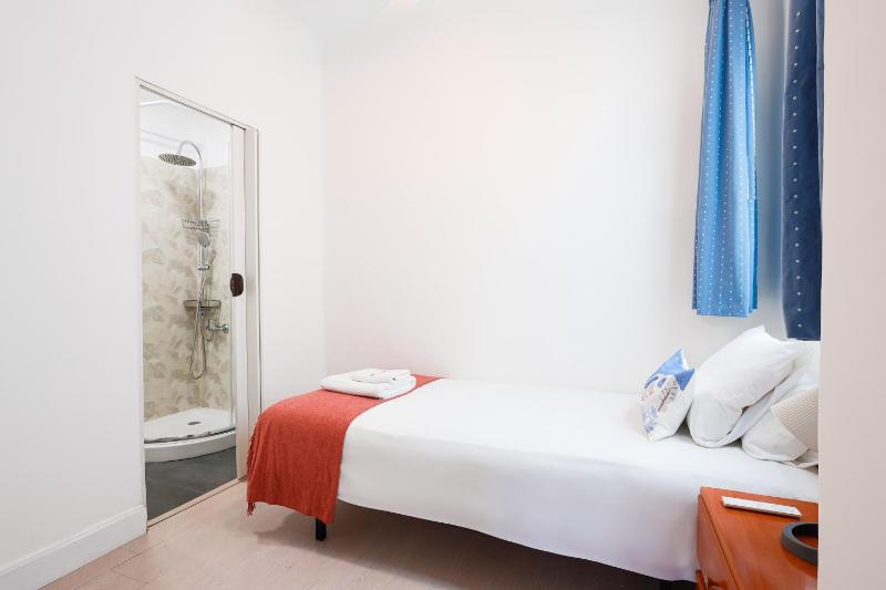 C34 Cosy 4 bdr apt close to Maria Zambrano - image 9