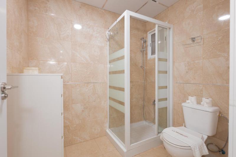 C34 Cosy 4 bdr apt close to Maria Zambrano - image 14