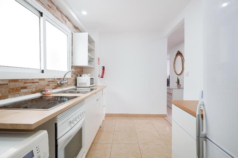 C34 Cosy 4 bdr apt close to Maria Zambrano - image 8