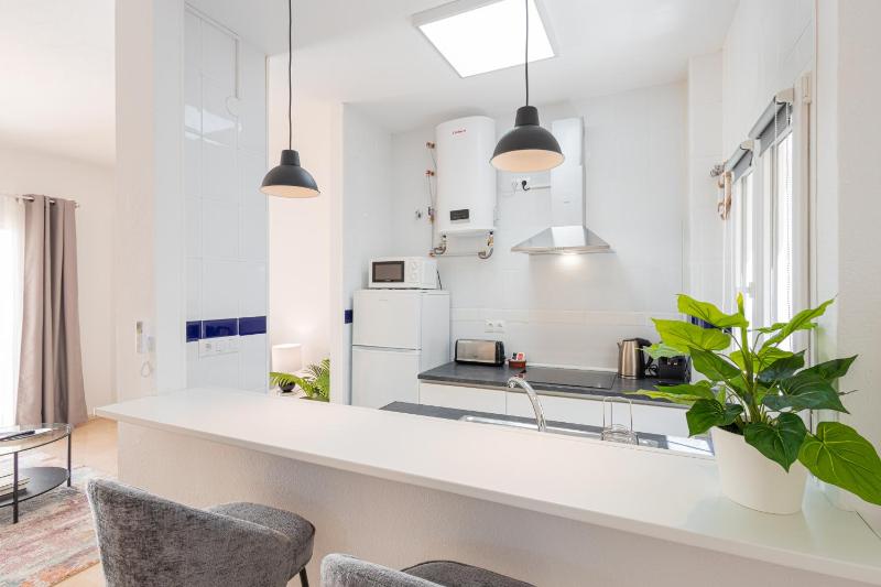 C35 Modern apt in Downtown - image 9