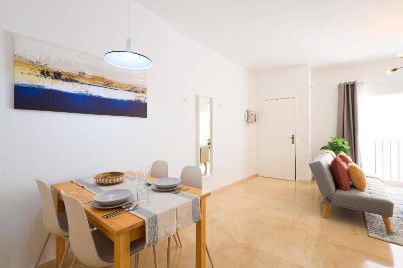 C35 Modern apt in Downtown - image 11