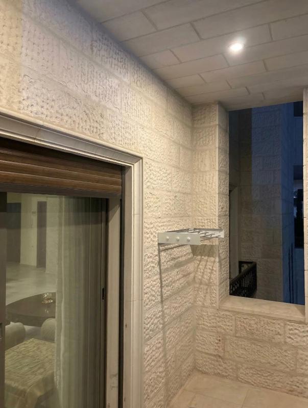 Home away from home with a Beautiful Balcony View 3 bedrooms 2 bathrooms - image 2