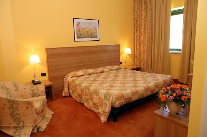 Standard Double or Twin Room image 4
