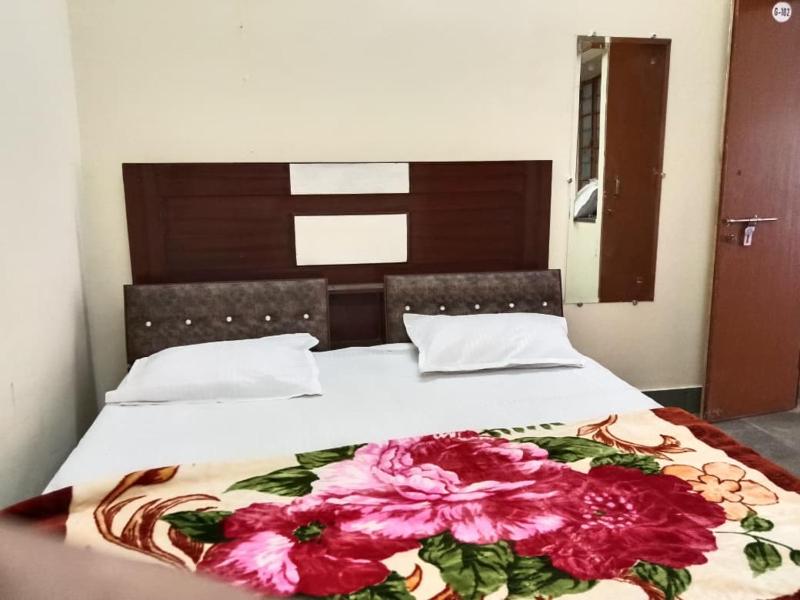 Lakshita Garden and Hotel - image 4