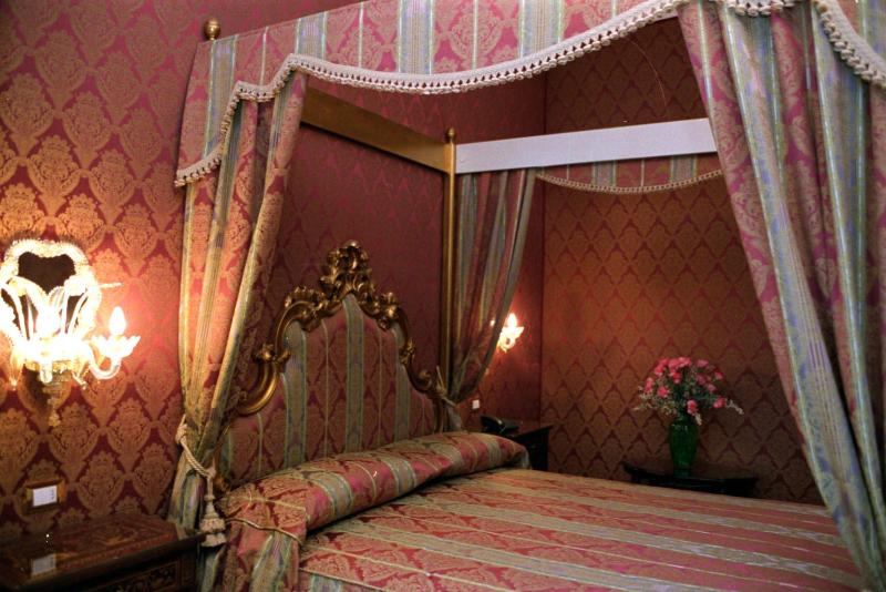 Junior Suite with Canal View (2 Adults) image 4