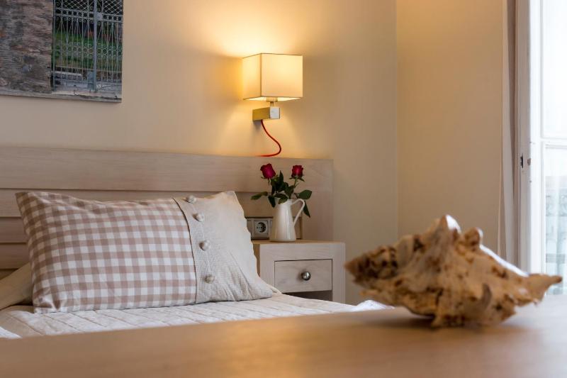 Twin Room with Balcony and Sea View image 3