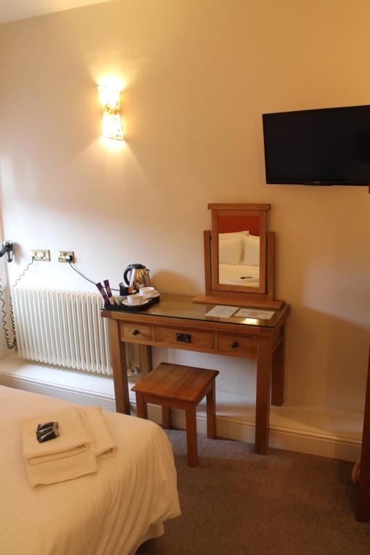 Standard Double Room with Shared Bathroom image 4
