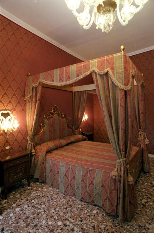 Junior Suite with Canal View (4 Adults) image 3
